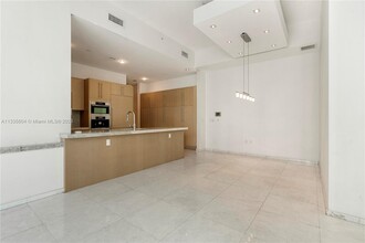 900 Brickell Key Blvd, Unit 1805 in Miami, FL - Building Photo - Building Photo