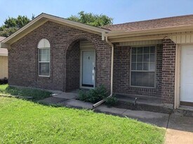 410 Lorine St in Keller, TX - Building Photo
