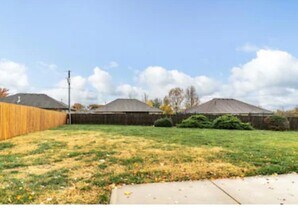 708 W Bryant St in Nixa, MO - Building Photo - Building Photo