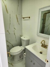 2870 SW 26th St in Miami, FL - Building Photo - Building Photo
