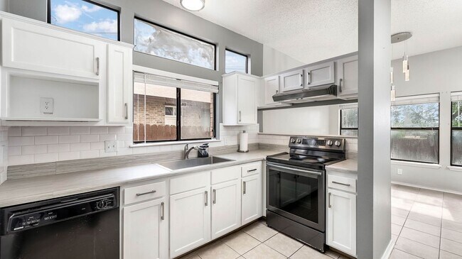 9806 Pebble Ridge Dr in Converse, TX - Building Photo - Building Photo