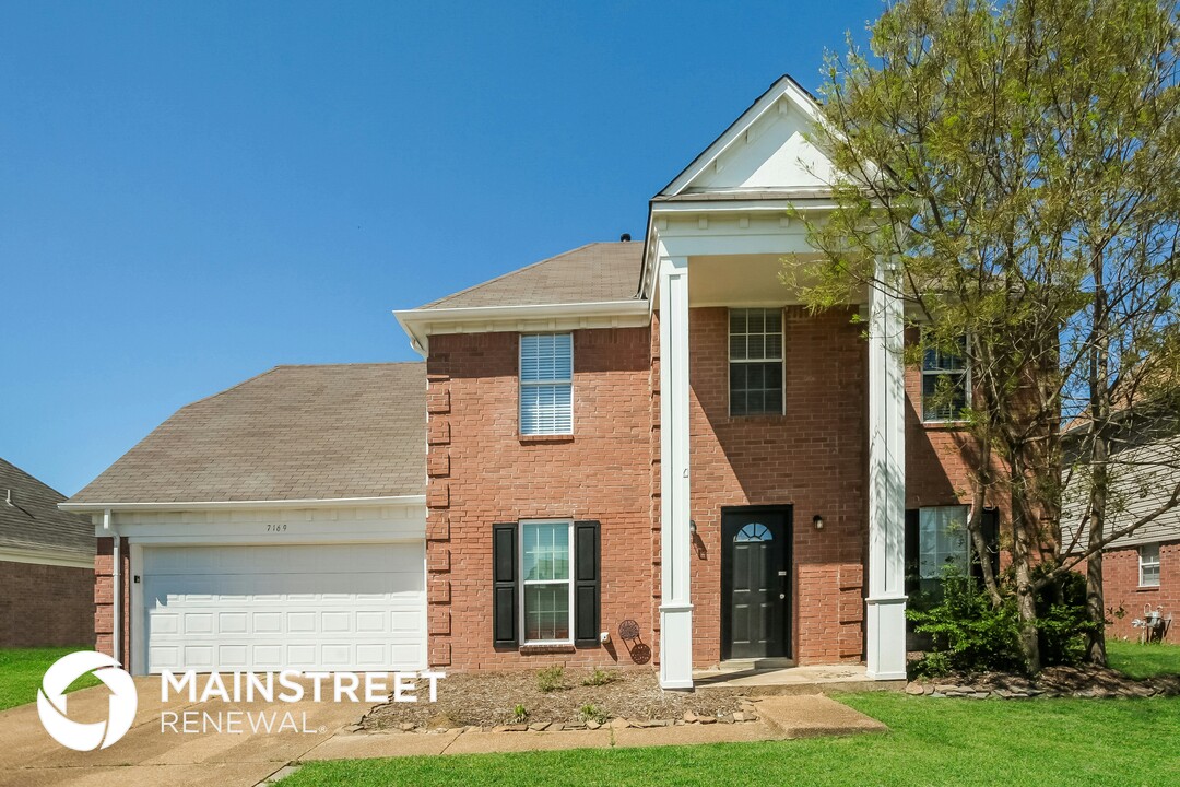 7169 Fox Creek Dr in Olive Branch, MS - Building Photo