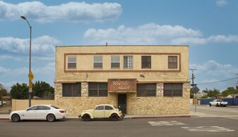 256 W 117th St in Los Angeles, CA - Building Photo