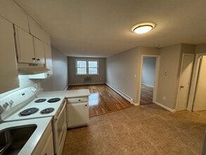 50 Danbury Dr in Methuen, MA - Building Photo - Building Photo