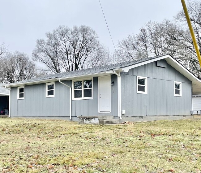 2209 W Calhoun St in Springfield, MO - Building Photo - Building Photo