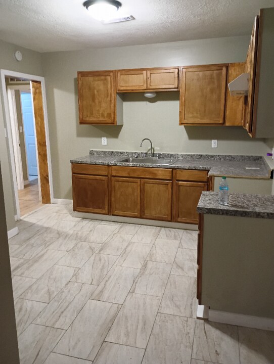 821 W Cherry St in Herrin, IL - Building Photo