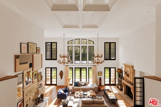 3901 Longridge Ave in Los Angeles, CA - Building Photo - Building Photo