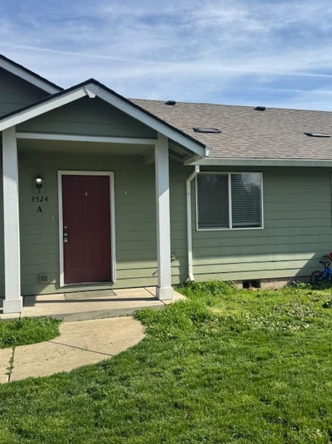 3524 Britt Ave in Medford, OR - Building Photo - Building Photo