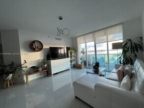 7910 Harbor Island Dr in North Bay Village, FL - Foto de edificio - Building Photo