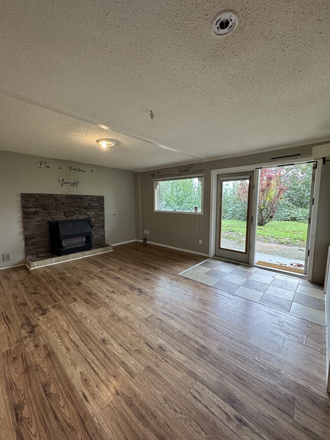 property at 33332-33334 4 Ave