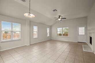 107 Aguilar Dr in Hutto, TX - Building Photo - Building Photo