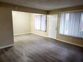 3009 La Costa St in Bakersfield, CA - Building Photo - Building Photo