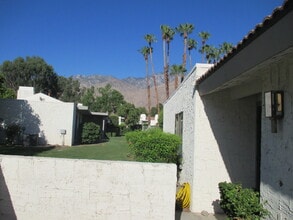 2230 S Sunshine Cir in Palm Springs, CA - Building Photo - Building Photo