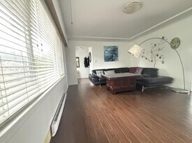 6550 Clinton St in Burnaby, BC - Building Photo