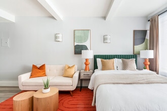 240 W 73rd St, Unit ID1022064P in New York, NY - Building Photo - Building Photo