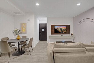 398 NE 5th St, Unit SI ID1504052P in Miami, FL - Foto de edificio - Building Photo