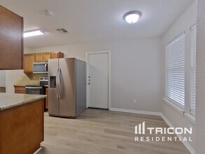 10457 Royal Andrews Dr in Conroe, TX - Building Photo - Building Photo