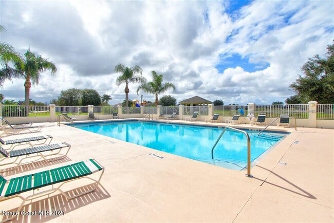 680 Wickham Lakes Dr in Melbourne, FL - Building Photo - Building Photo