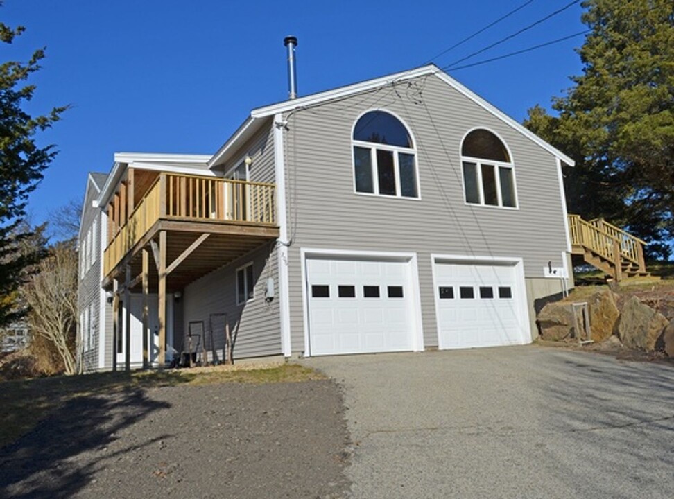 206 Atlantic St in Gloucester, MA - Building Photo