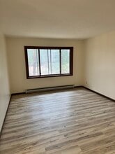 906 Shady Ln in Ladysmith, WI - Foto de edificio - Building Photo