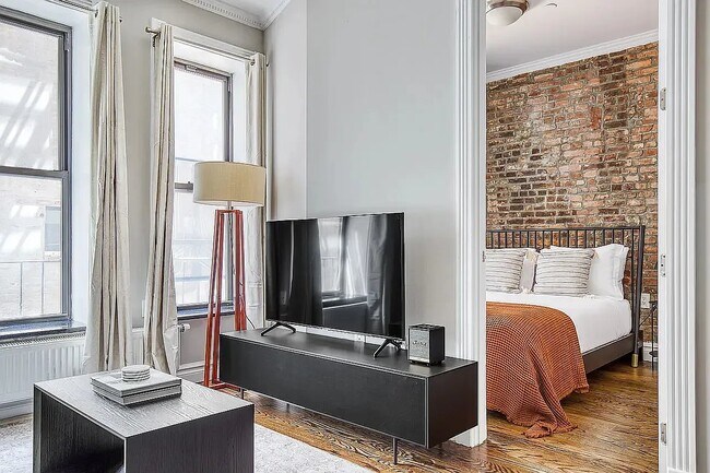 345 E 5th St in New York, NY - Building Photo - Building Photo