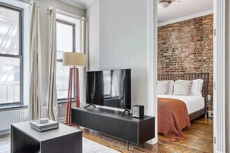 345 E 5th St in New York, NY - Building Photo - Building Photo