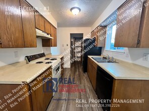 1094 E Cedar St in Pocatello, ID - Building Photo - Building Photo