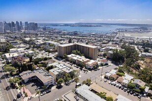 230 W Laurel St in San Diego, CA - Building Photo