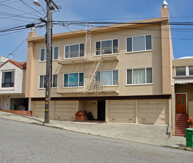 616 Moraga St in San Francisco, CA - Foto de edificio - Building Photo