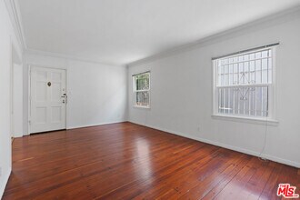 180 N Clark Dr in Beverly Hills, CA - Building Photo - Building Photo