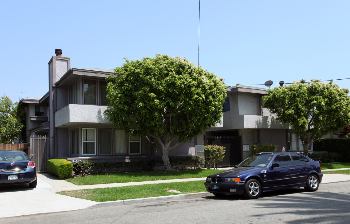 232-240 Kennebec Ave in Long Beach, CA - Building Photo