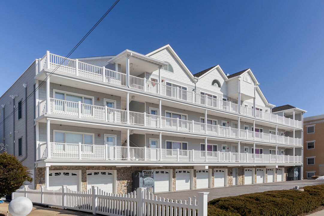 210 Ocean Park Ave in Bradley Beach, NJ - Foto de edificio