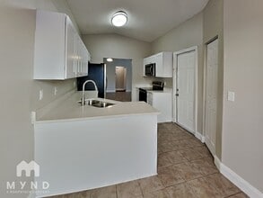 712 Stillview Cir in Brandon, FL - Building Photo - Building Photo