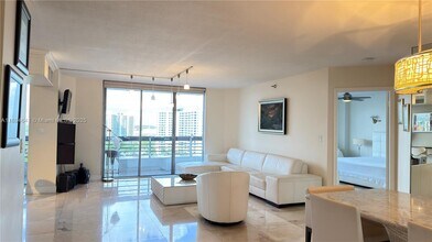 3530 Mystic Pointe Dr in Aventura, FL - Building Photo - Building Photo