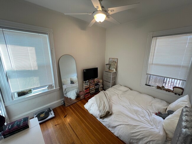 51 Ibbetson St, Unit 3 in Somerville, MA - Foto de edificio - Building Photo