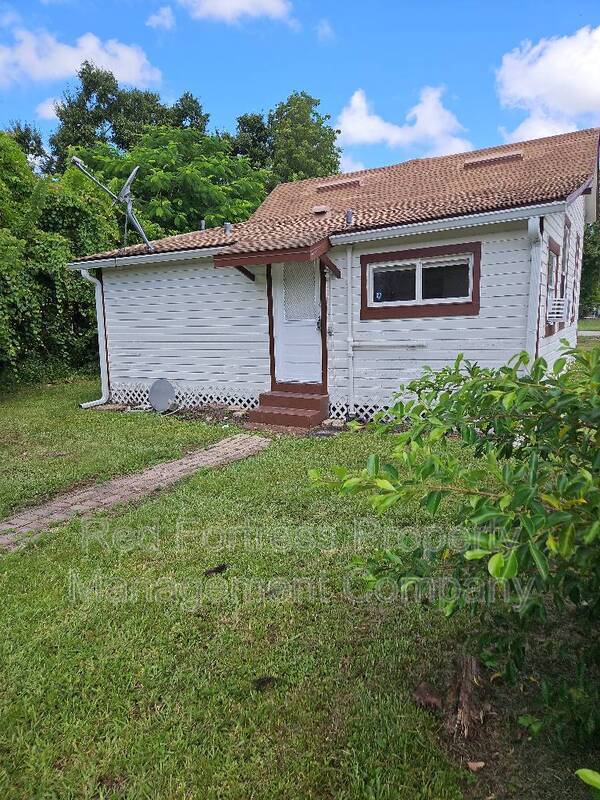 3810 Desoto Ave in Ft. Myers, FL - Building Photo - Building Photo