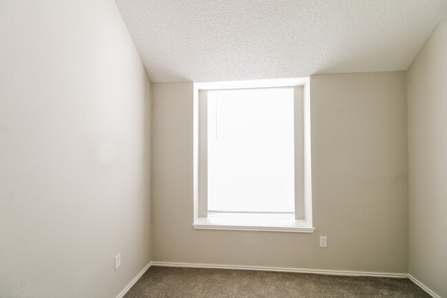 property at 1806 Courtside Pl Dr