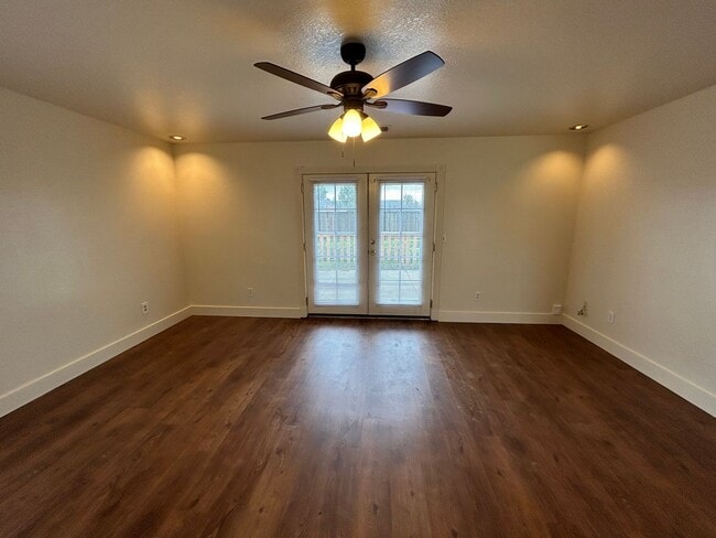829 E Bush St in Hanford, CA - Building Photo - Building Photo