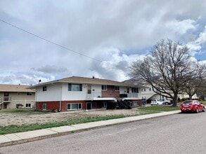 320-326 Knowles St in Missoula, MT - Foto de edificio - Building Photo
