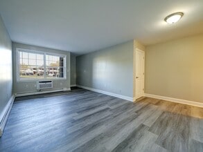 Columbia Apartments in Cohoes, NY - Foto de edificio - Building Photo