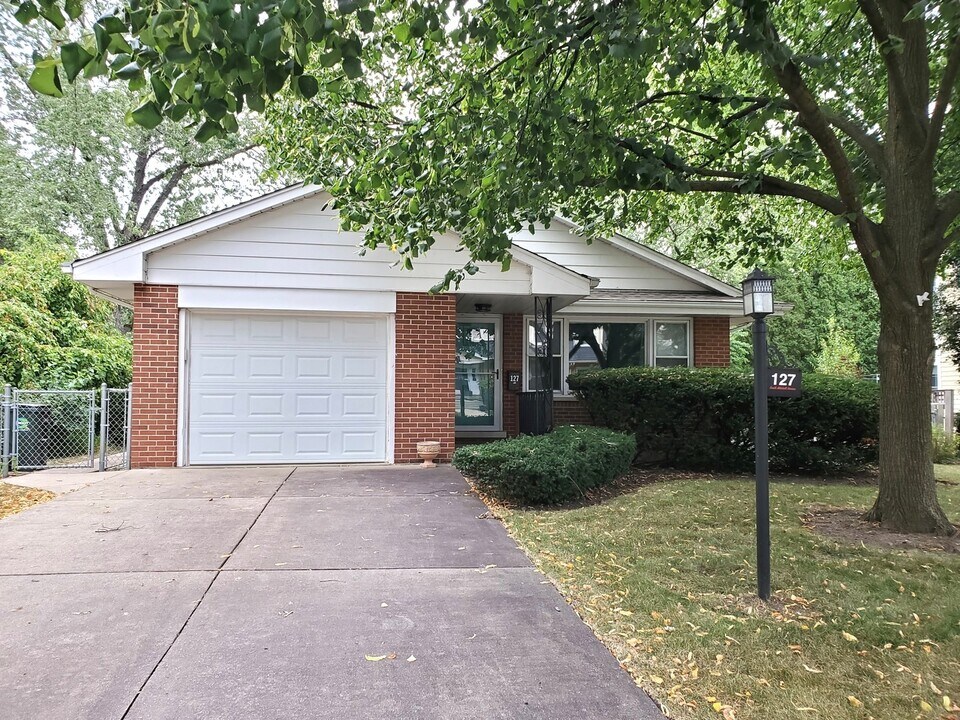 127 S Mitchell Ave in Arlington Heights, IL - Building Photo