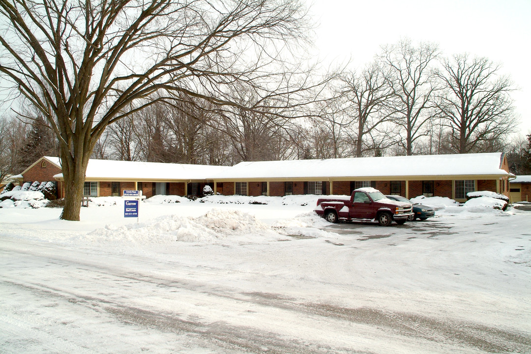 2040 Cashin St in Burton, MI - Building Photo