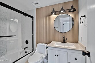 8017 E Glenrosa Ave in Scottsdale, AZ - Building Photo - Building Photo