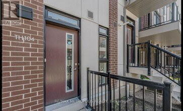 100 Canon Jackson Dr in Toronto, ON - Building Photo - Building Photo