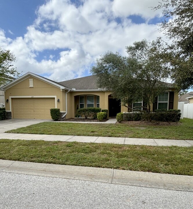 6119 Merrifield Dr in Zephyrhills, FL - Foto de edificio