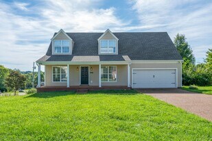 2655 Hansford Dr in Thompson's Station, TN - Building Photo