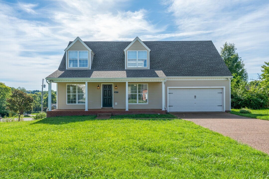 2655 Hansford Dr in Thompson's Station, TN - Building Photo