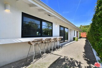 2145 Linda Flora Dr in Los Angeles, CA - Building Photo - Building Photo