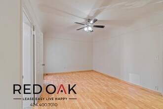 400 S Kenmore Ave, Unit 210 in Los Angeles, CA - Building Photo - Building Photo