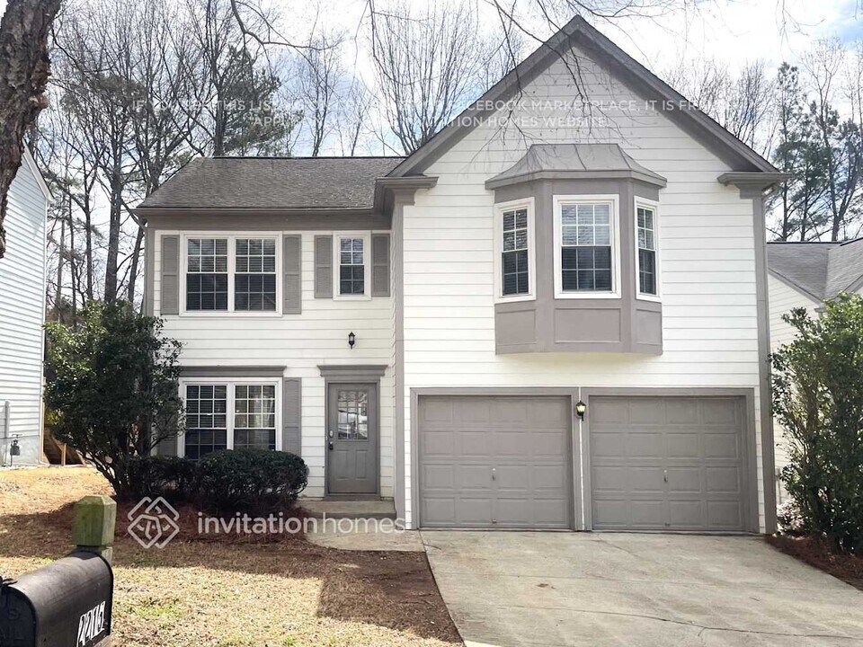 2215 Sprucewood Dr NW in Acworth, GA - Building Photo